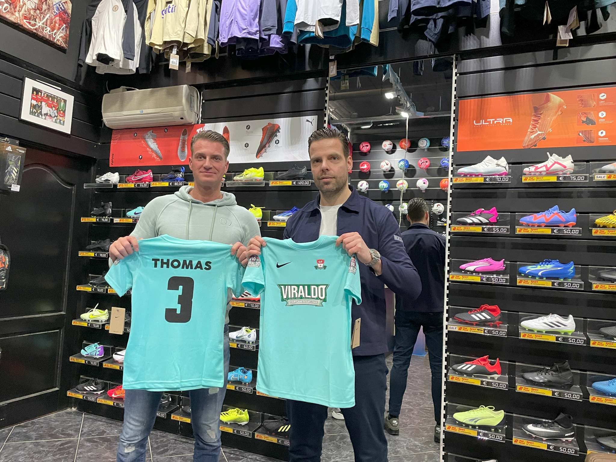 We’ve just sponsored our very first team, and what a moment it is!

GJS U9-1 from Gorinchem, led by the talented Mason, has the honour of being the first to represent Viraldo on the pitch.

The team proudly wears their brand-new Nike away kits in striking turquoise, complete with names, numbers and, of course, the Viraldo badge. A look that shows unity, passion and pride.

This moment marks more than just a milestone for them, it’s a milestone for us too. Because every great story starts somewhere, and this one starts right here.

👉 https://viral.do/viraldo-makes-it-real-our-first-team-sponsorship-with-gjs-u9-1/

Join the Raw Diamonds, where creativity becomes legacy.