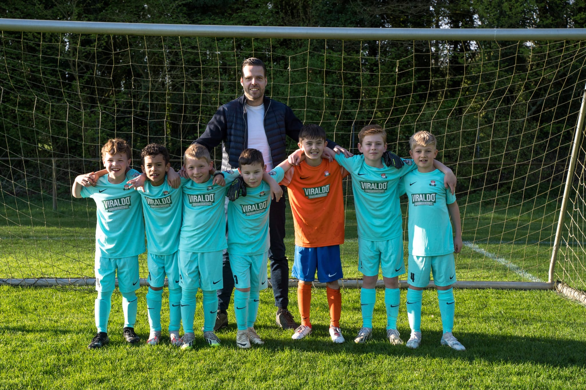 Some moments remind you why you started. 💎

This weekend, I met the young warriors of GJS U9-1 from Gorinchem, future champions with fire in their eyes.

We handed them their new Nike kits, fresh in Viraldo turquoise, and the pride on their faces said it all. It wasn’t just about new gear, it was about belonging, belief and brotherhood.

At Viraldo, we don’t just give players a look, we give them a mindset.

Confidence, unity, and the courage to stand out, that’s what these shirts represent.

This is where dreams start to take shape.

👉 https://viral.do/gjs-u9-1-shines-in-viraldo-kits-marking-a-new-era-of-sponsorships/

Join the Raw Diamonds, where creativity becomes legacy.